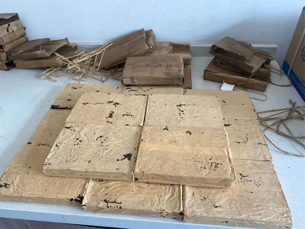 石家庄回收中茶普洱茶2004年生茶熟茶