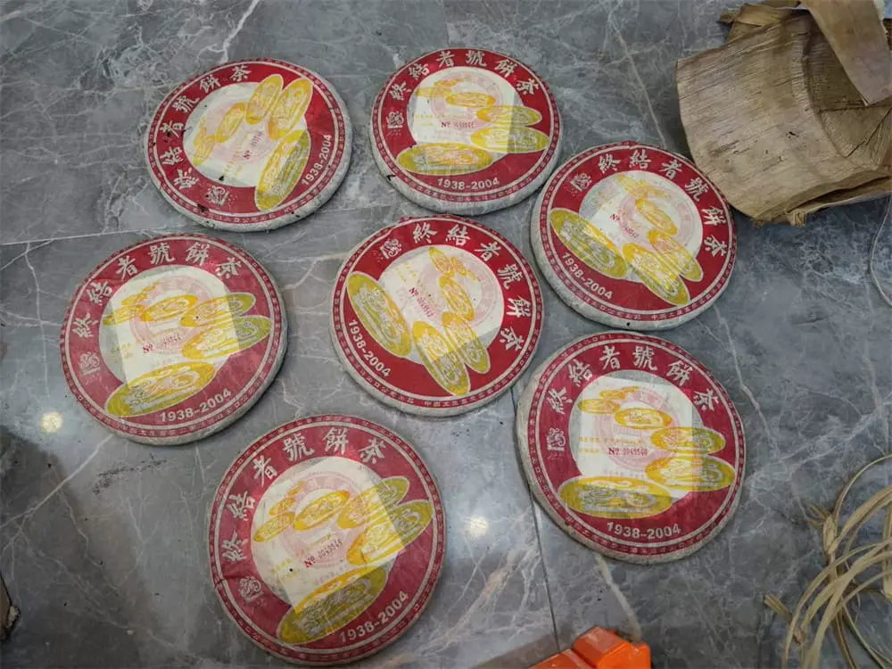 石家庄回收中茶普洱茶2004年生茶熟茶图3